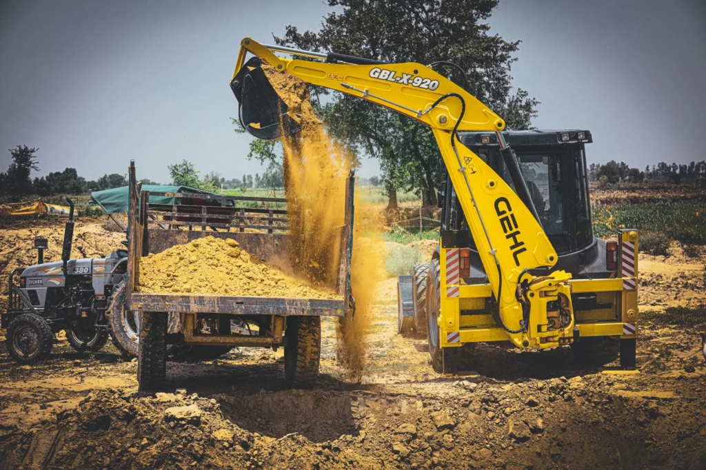 application backhoe loader gbl x 920 gehl 003